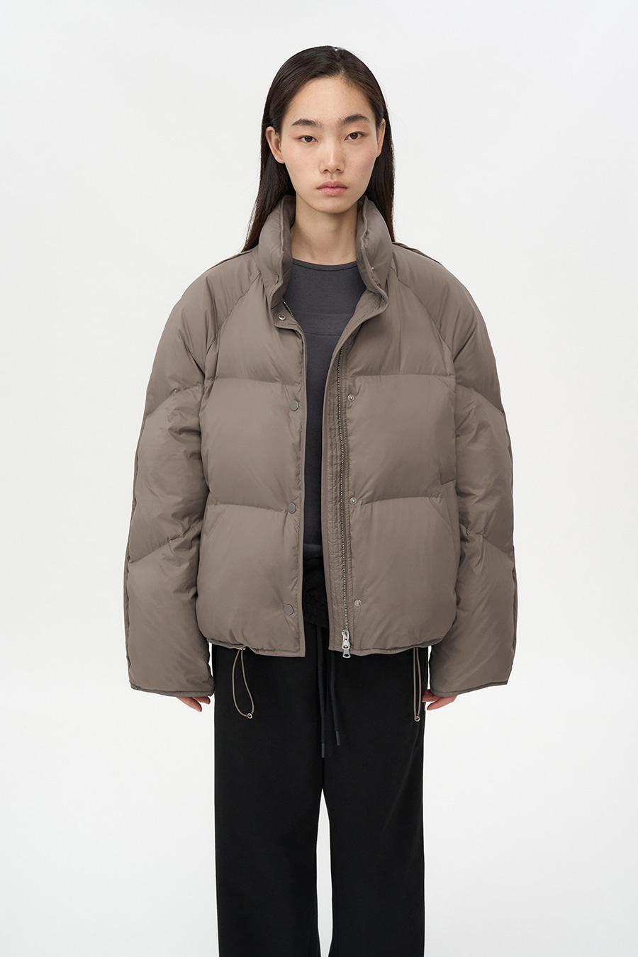 글로시 구스 다운 자켓 MOCHA