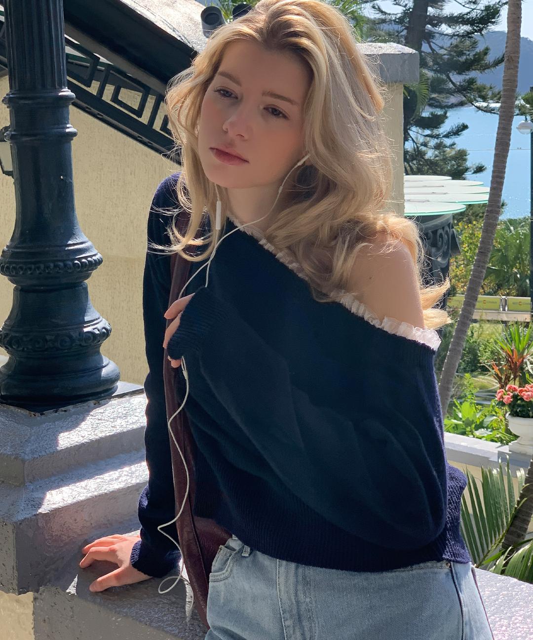 레터프롬문 페이 레이스 원숄더 캐시미어 니트 ( 2 colors )