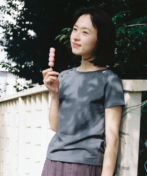 DOT BUTTON T-SHIRT, CHARCOAL