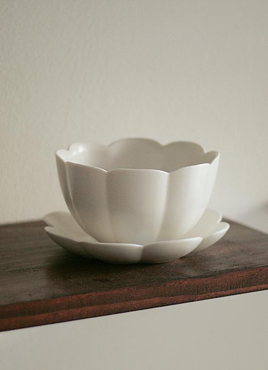 꽃모양 그릇과 받침, 박연진