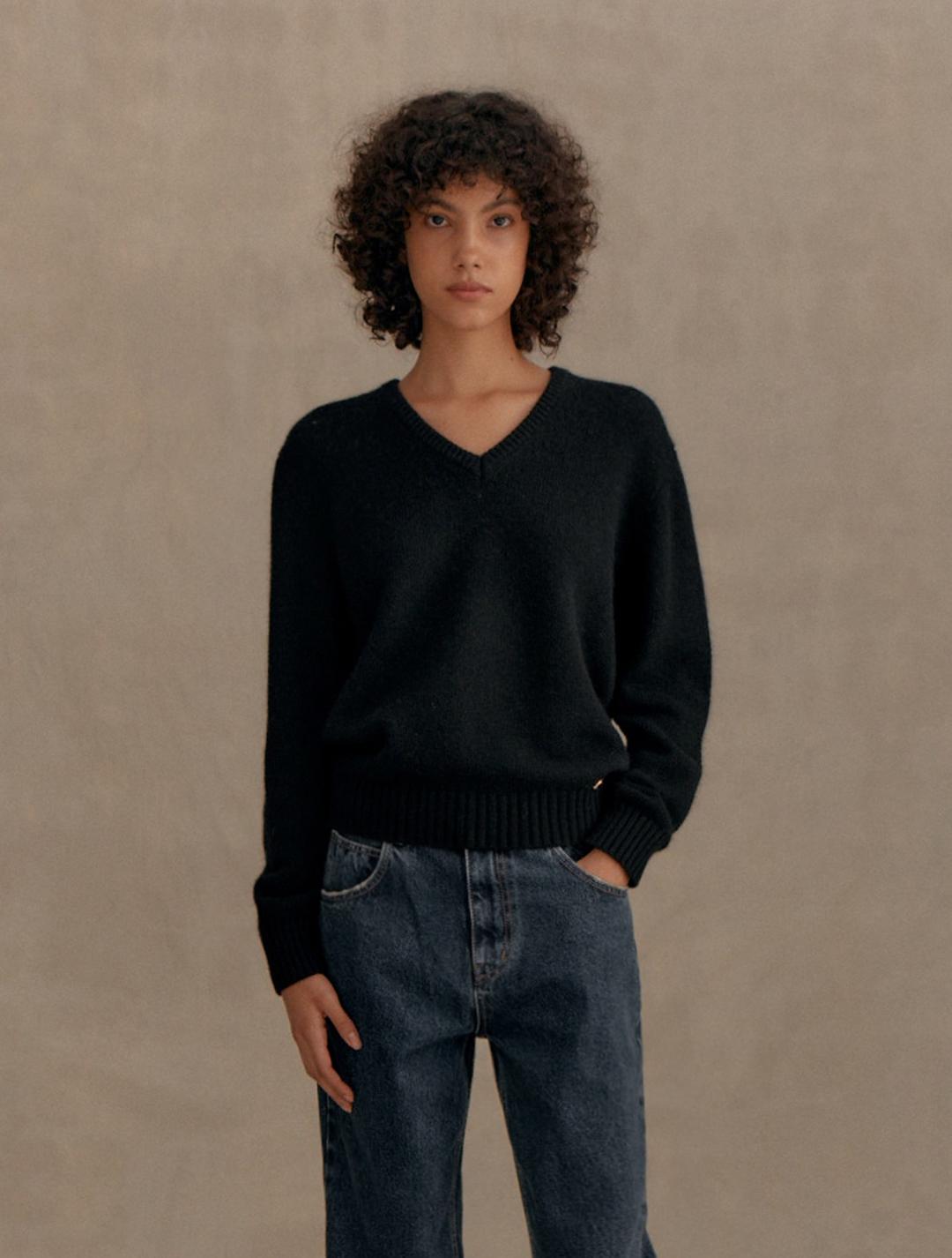 PVIL V-neck Sweater(Black)