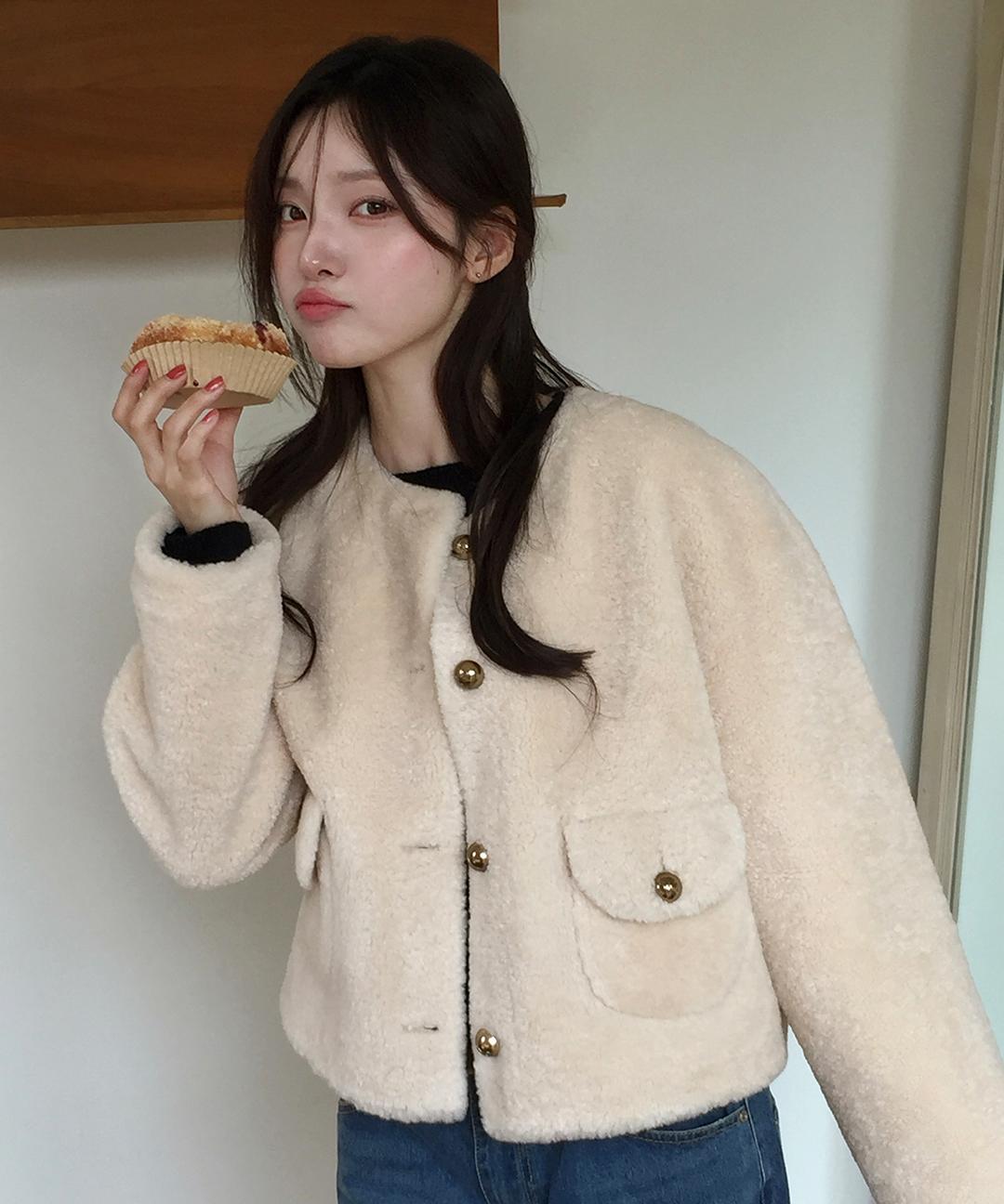 몽돌 리버시블 페이크 퍼 자켓 라이트베이지 MDJK031LBEIGE