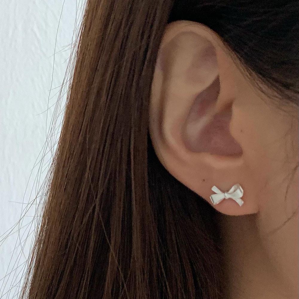 실버 925 매트 언발란스 매듭 리본 귀걸이