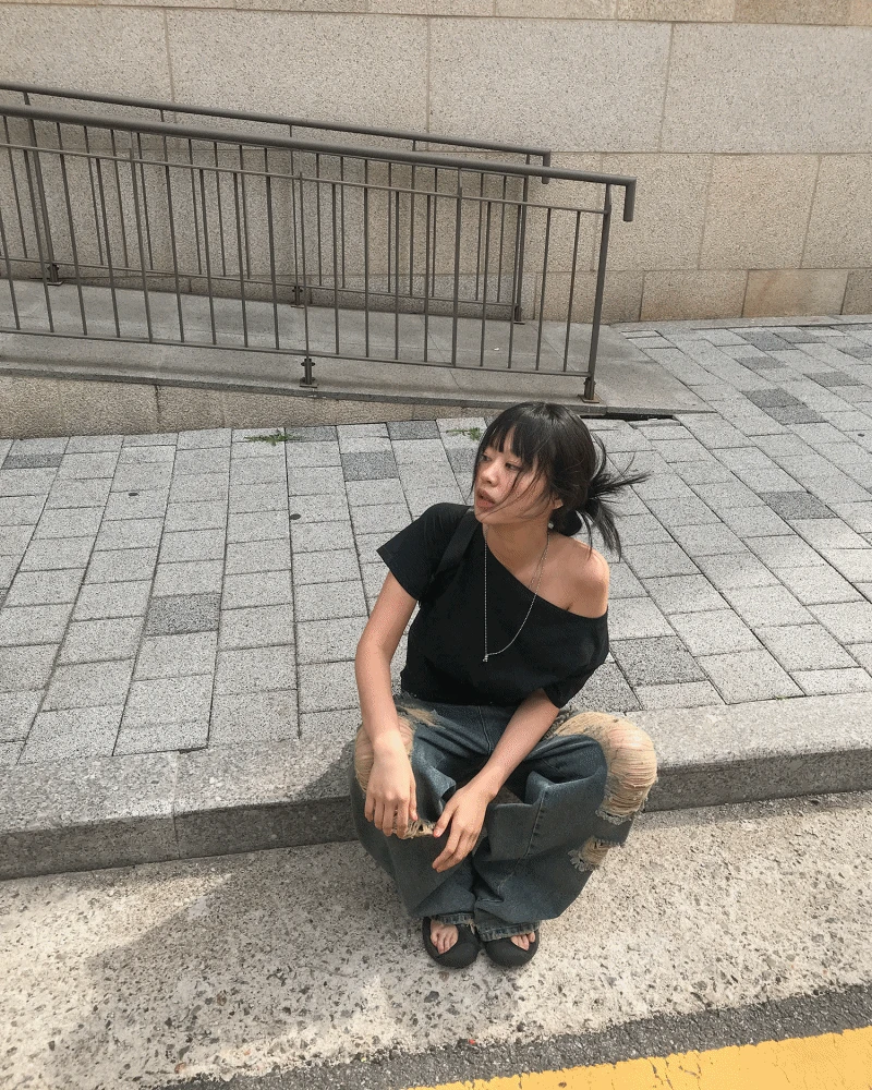 [당일 출고] OFF SHOULDER HALF T
