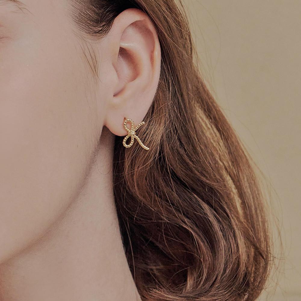 [전도연 착용] twist ribbon earring 전도연 귀걸이