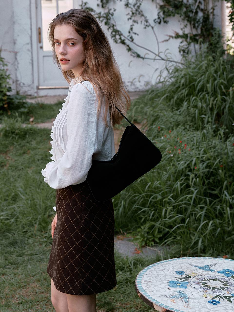 르니나 [이서경 PICK] ILIANA suede shoulder bag_BLACK