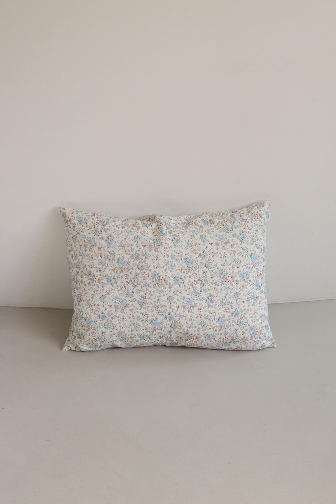 Cream flower pillow cover