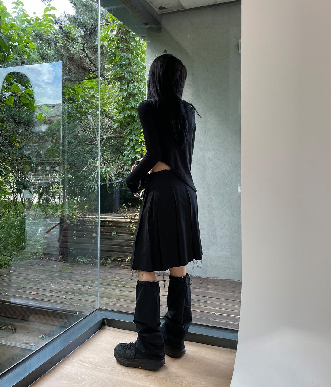 DAMAGE MIDI PLEATS SKIRT