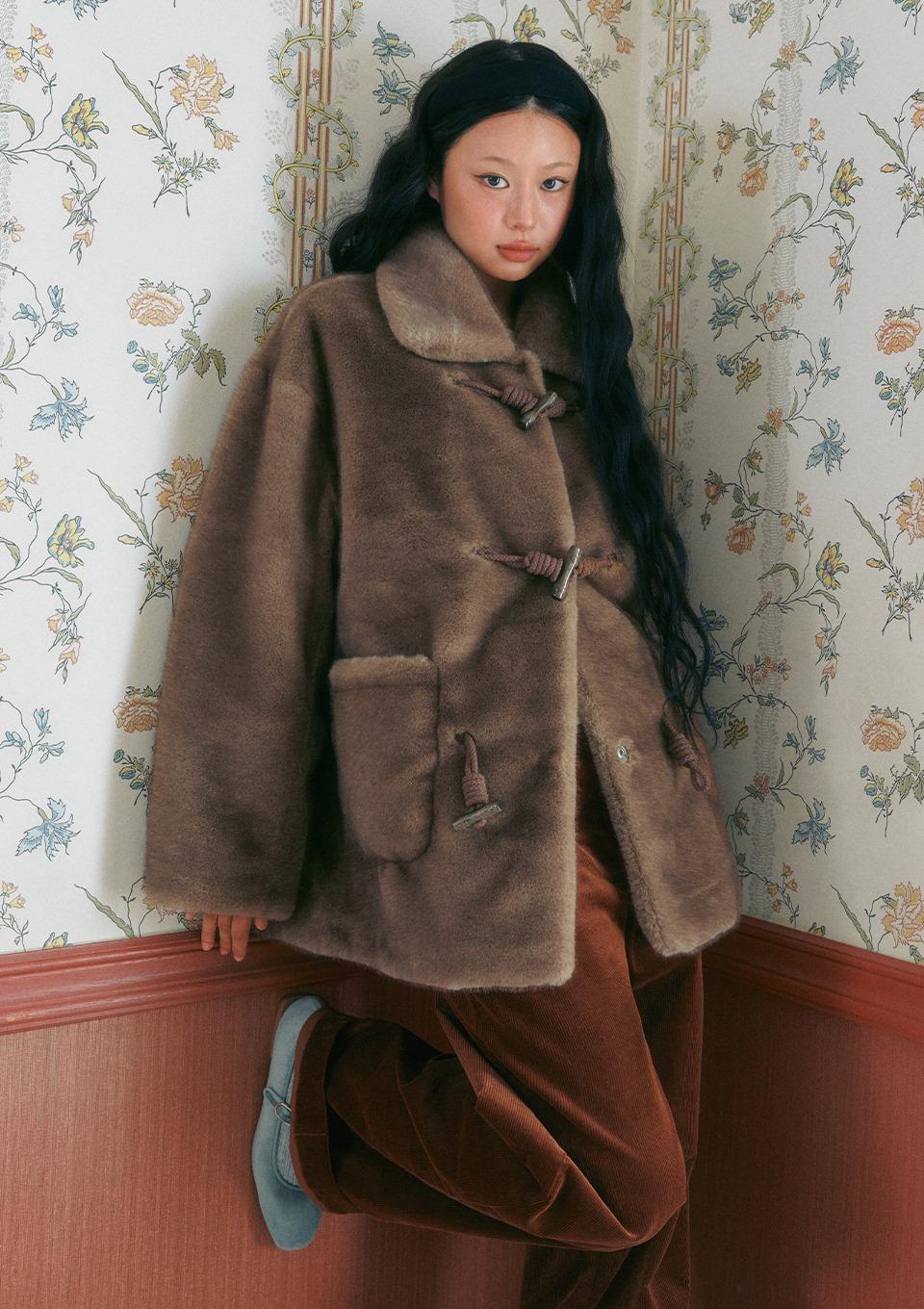 페이크 퍼 더플 하프 코트(MAFDCT05MBR)