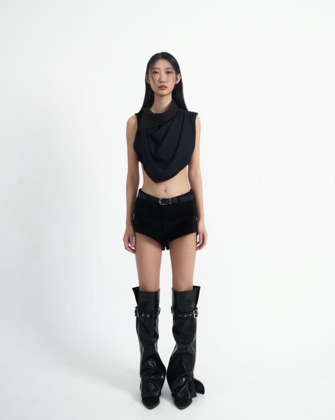 Arts de base 드레이프 크롭 블라우스  | 후루츠패밀리