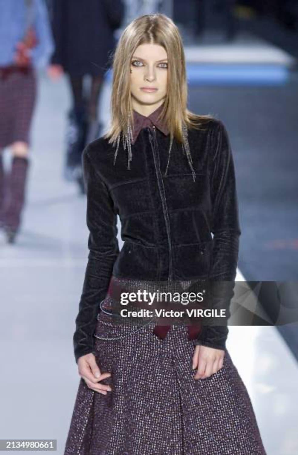 샤넬 02 FW 런웨이 컬렉션 브라운 벨루어 자켓 | 후루츠패밀리