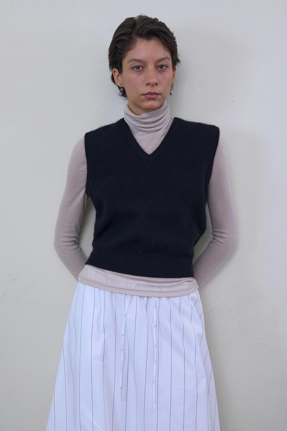 Hairy V-Neck Knit Vest_Black