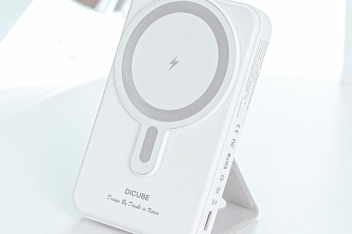 스탠드형 맥세이프 보조배터리 고속 무선 충전 아이팟충전 5000mAh 10000mAh