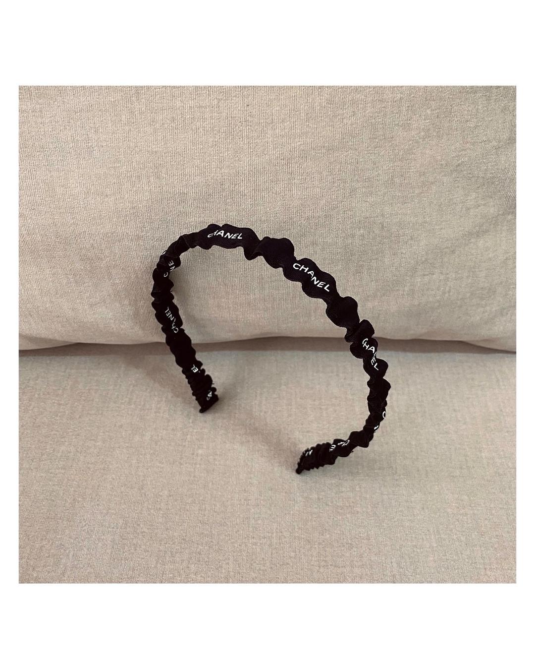 CHANEL black shirring hair band no.39