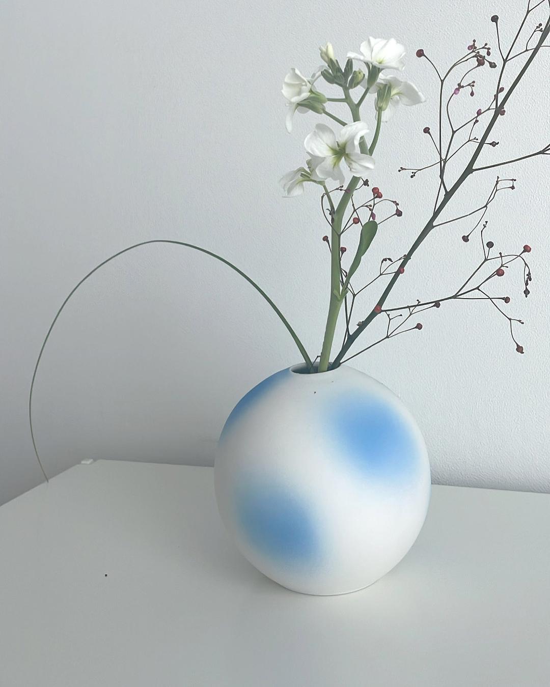 smudge circle vase