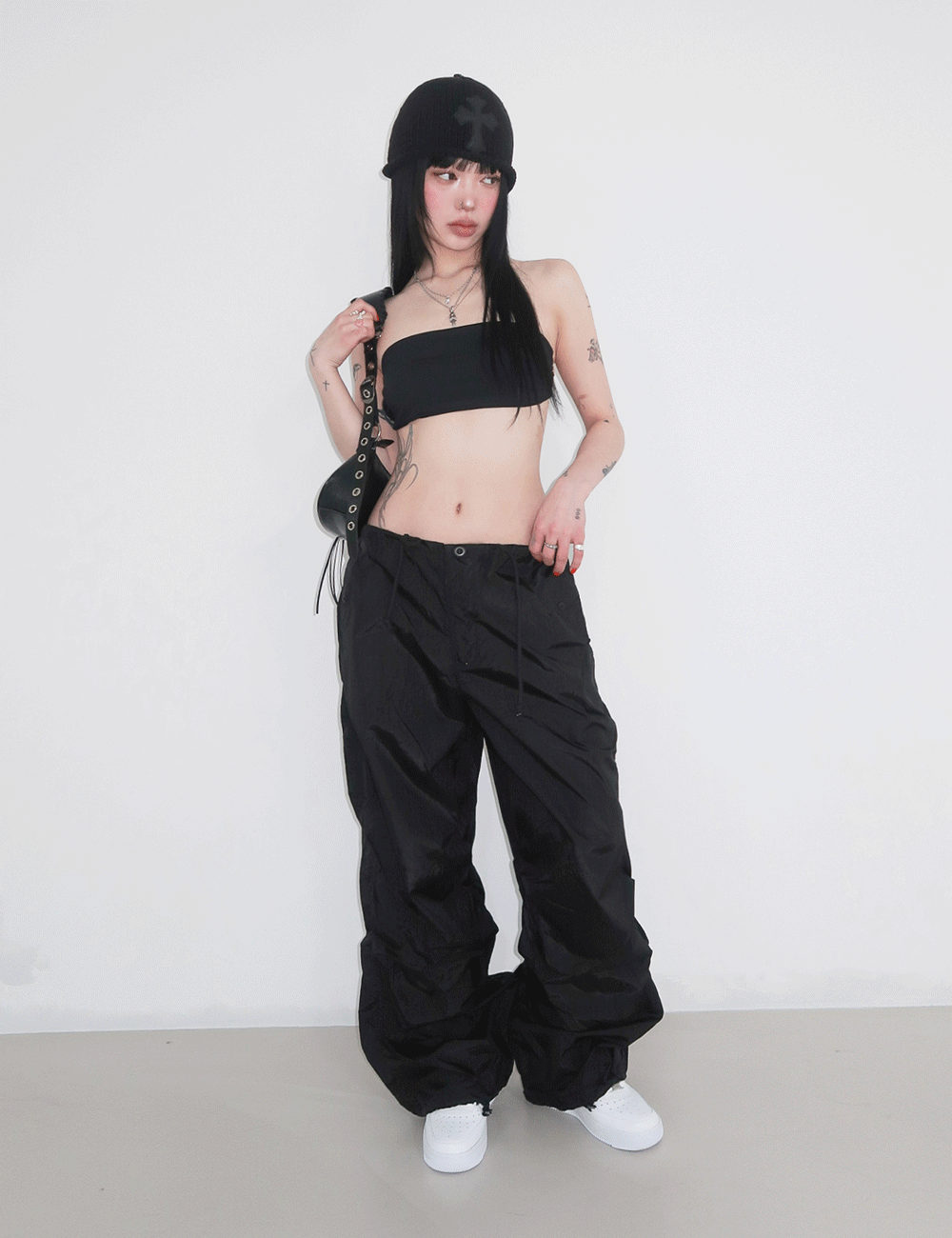 위위미유 GLOSSY PARACHUTE CARGO PANTS / 글로시 파라슈트 카고 팬츠