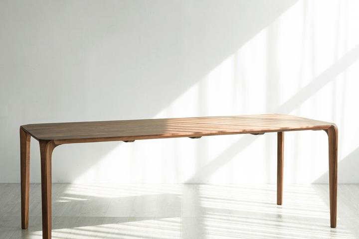 마이스터월넛 커브 식탁 원목 테이블 4인 6인 8인 다이닝 회의 카페