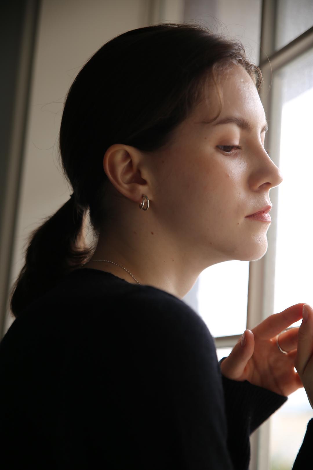 EVERYDAY HOOP EARRING