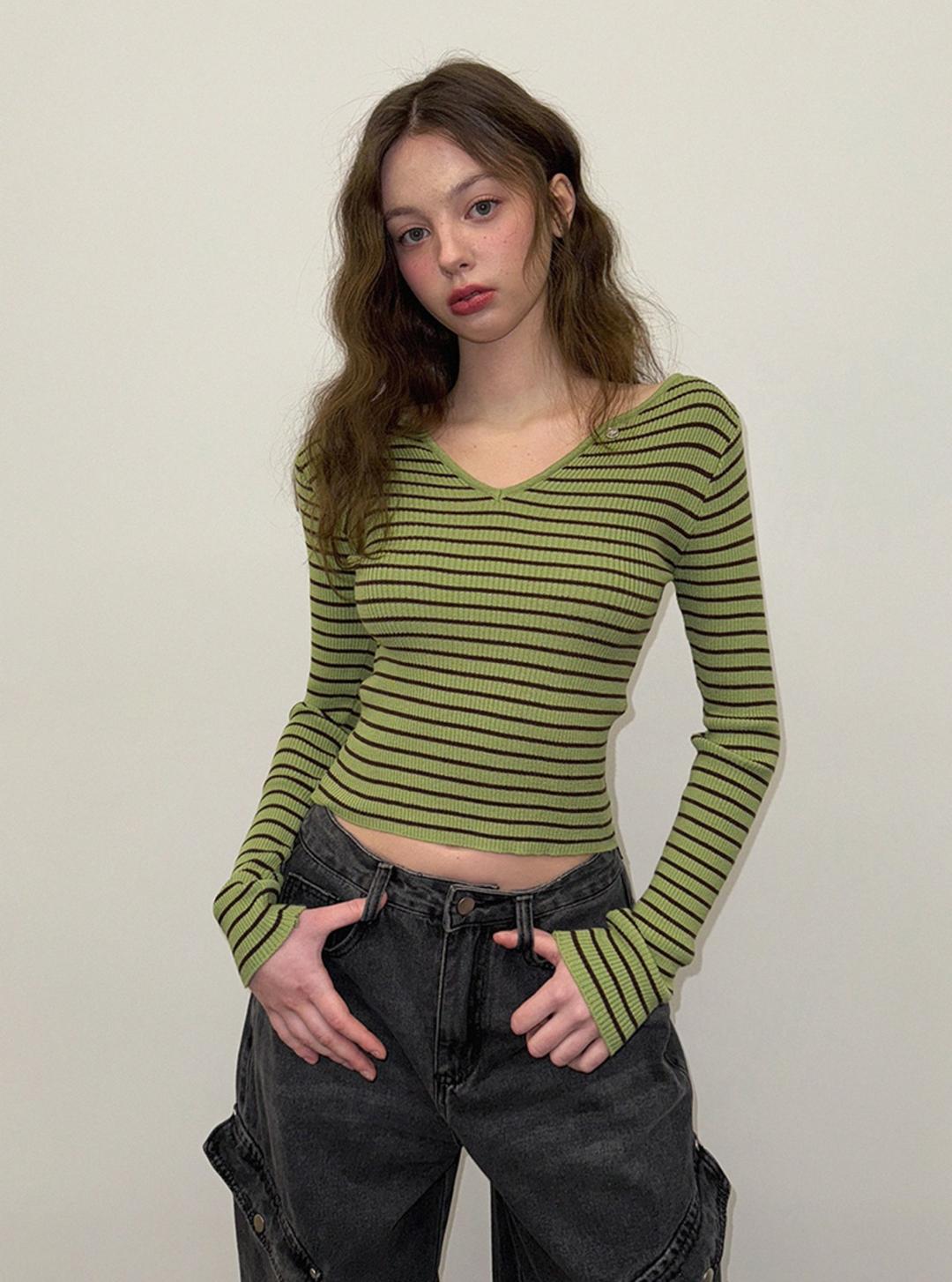 [온라인단독] 콘베 스트라이프 브이 긴팔 니트