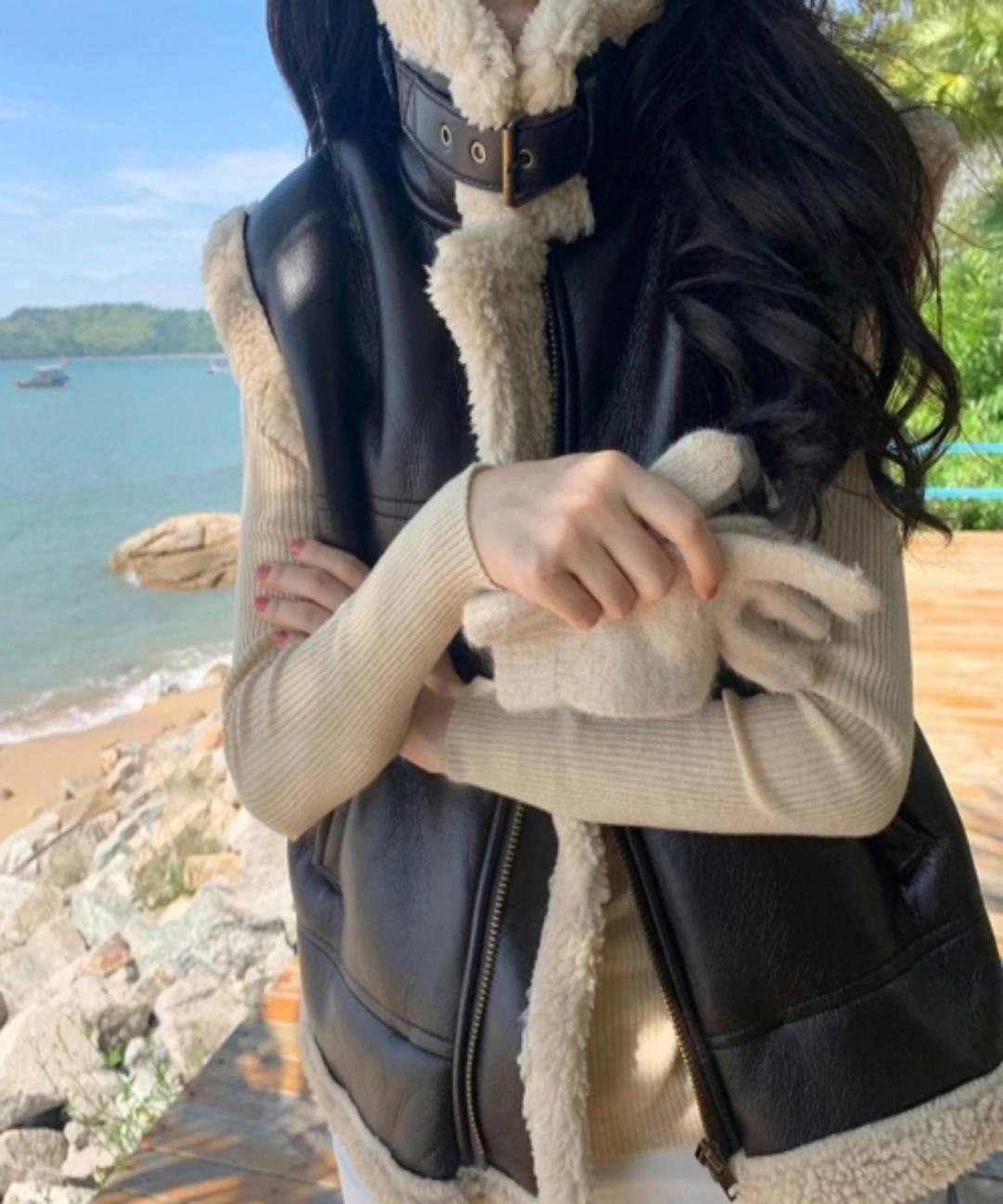 애브리 무스탕 조끼 베스트