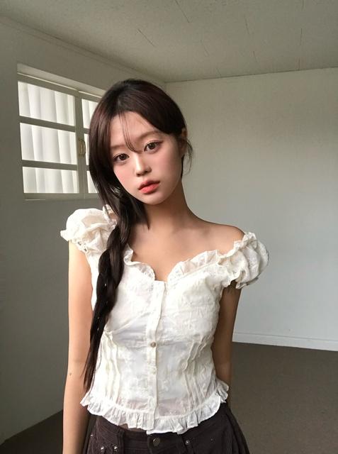 오몰포 [당일발송/주문폭주/여리핏🤎]팔뚝살 커버 마들렌 프릴 블라우스