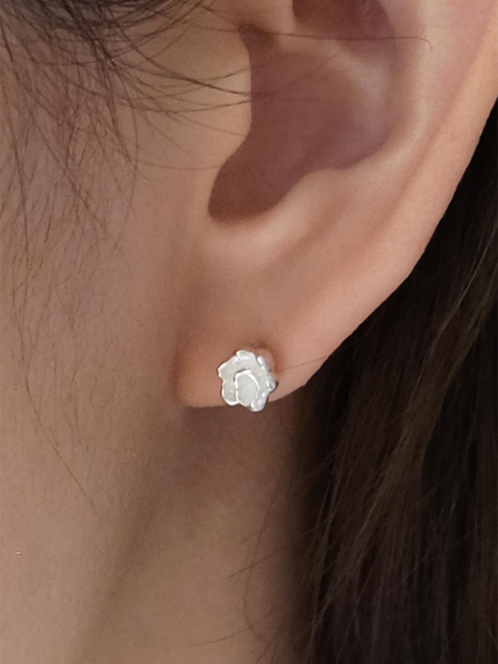Popcorn flower S earring