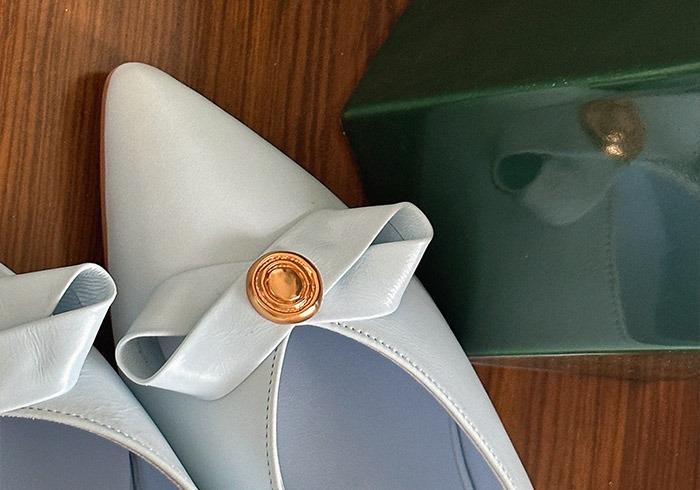 Continuare Pointed Glossy Retro CielBlue 콘티누아르 포인티드 글로시 레트로 씨엘블루