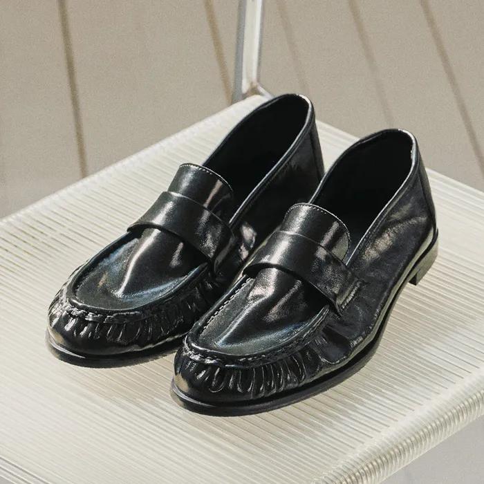 R26W005 레아 셔링 로퍼 / 와플 블랙