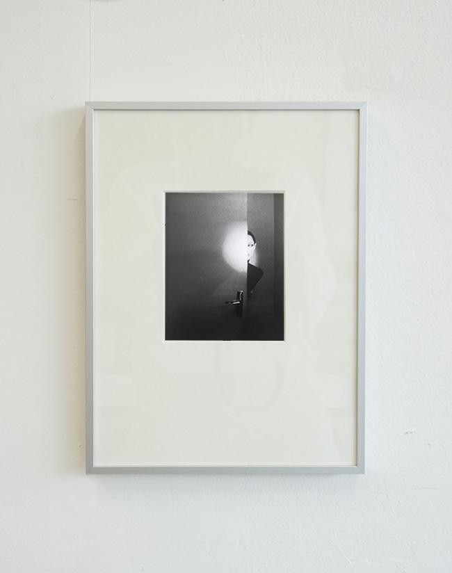 [마농] Manon — performance artist in the mirror of her photographs (액자포함)24 x 32.5 cm 블랙 알루미늄만 가능