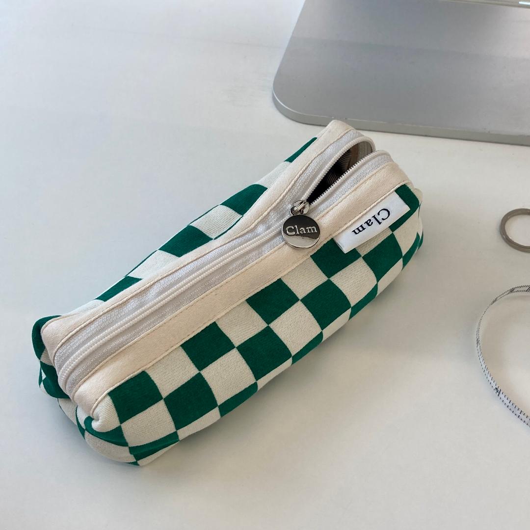 Clam round pencilcase _ Checkerboard green