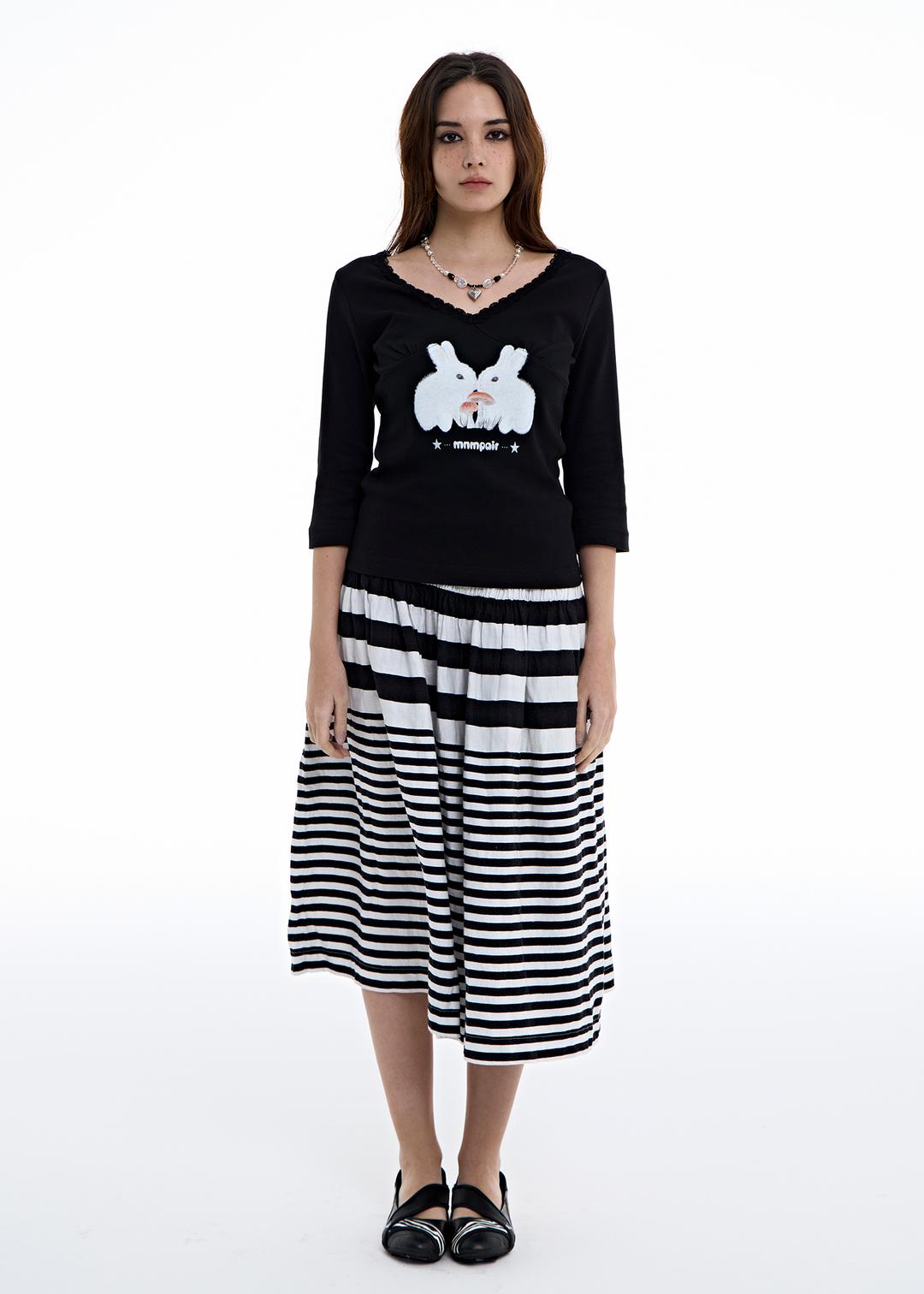 Rabbit Lace V-Neck Tee