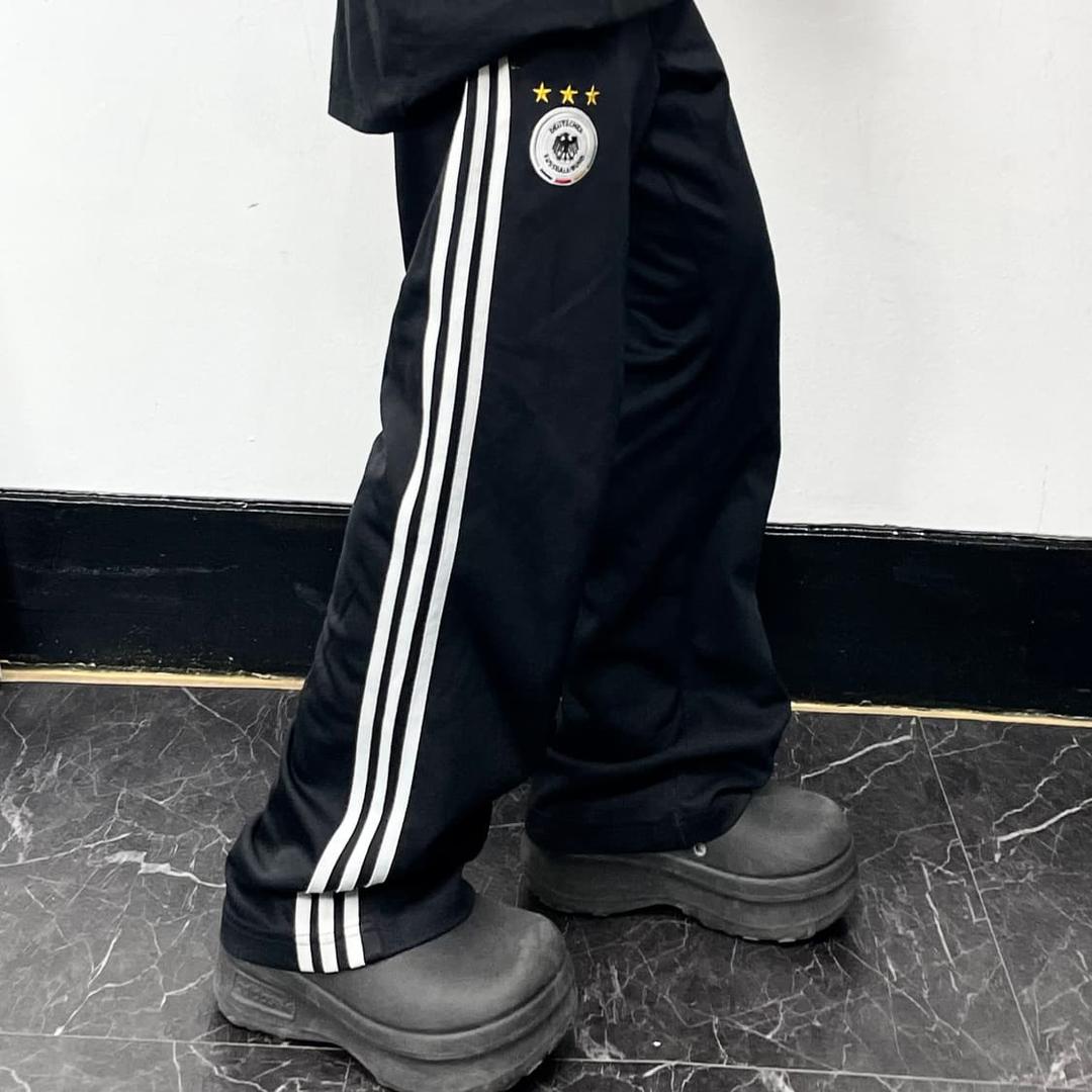 아디다스 블랙 삼선 독일 엠블럼 오버와이드 트랙팬츠 | 후루츠패밀리