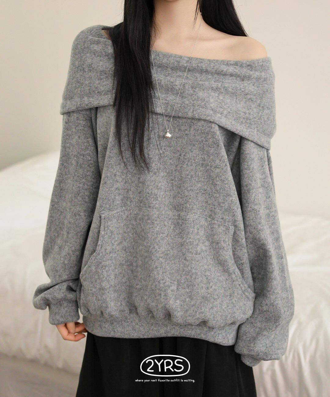 투이어즈 [모델소장!/여리폭닥] 에버 투웨이 오프숄더 빅포켓 플리스 후드 맨투맨 (3color)