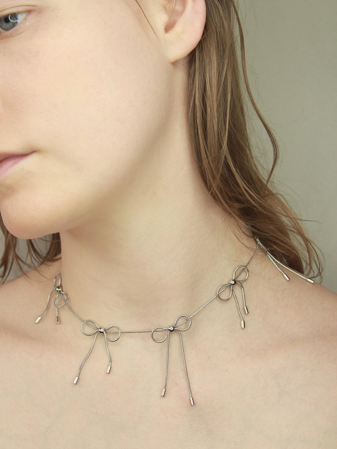 Bow Necklace
