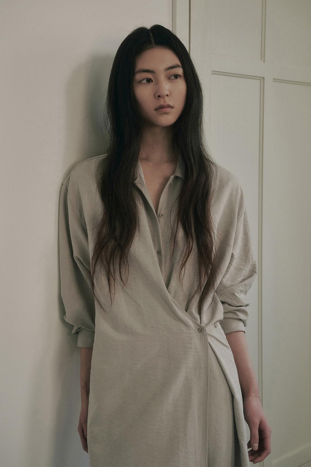 BENI SHIRT WRAP LONG DRESS_GRAYISH BEIGE