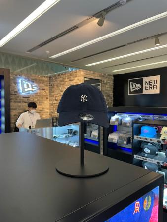 뉴에라 공용 MLB 워시드 미니 로고 뉴욕 양키스 언스트럭쳐 볼캡 네이비(13086343)