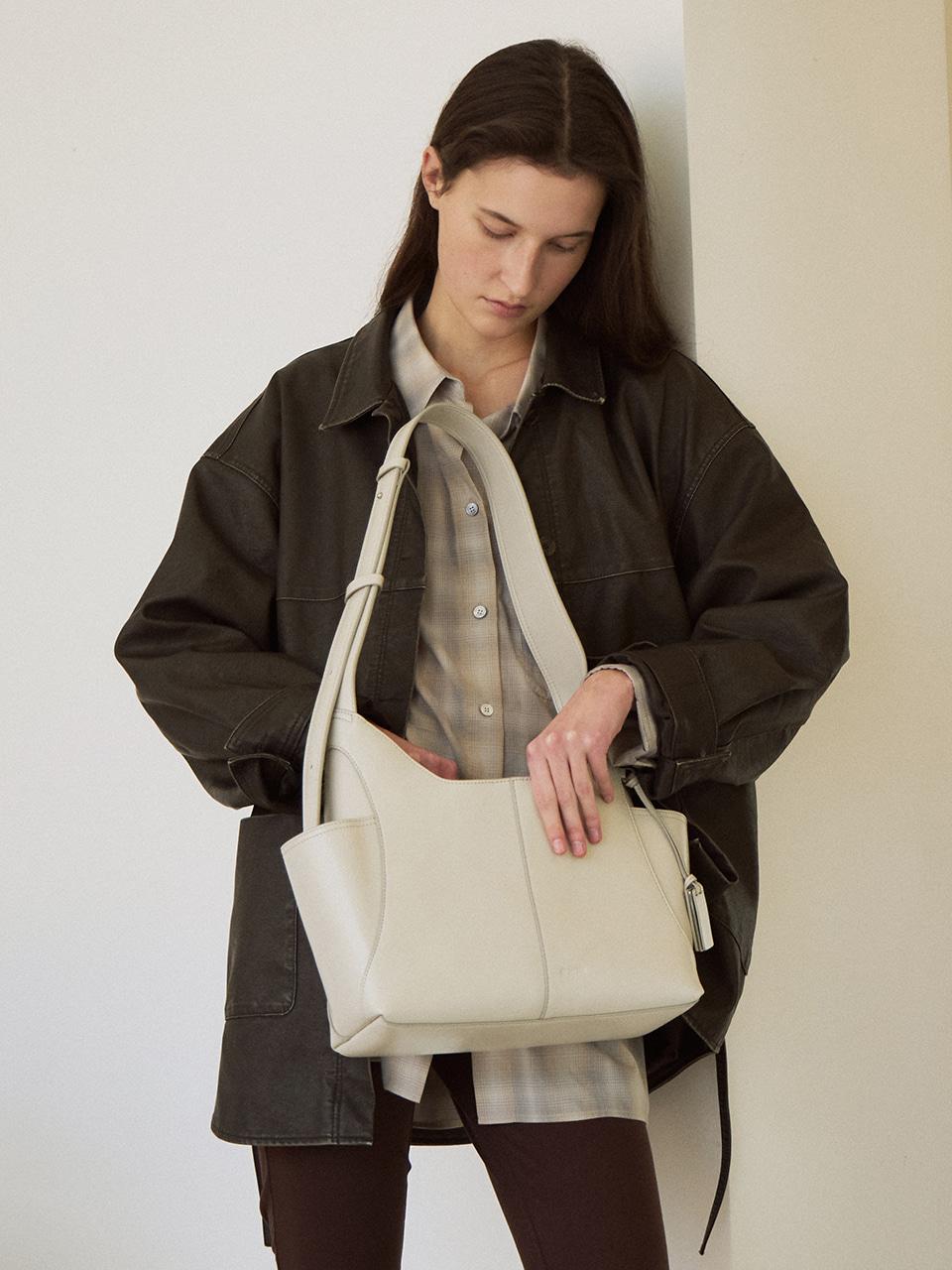 [예약판매/2월 10일 순차배송] 비아 숄더백 LW6SB5890_C3