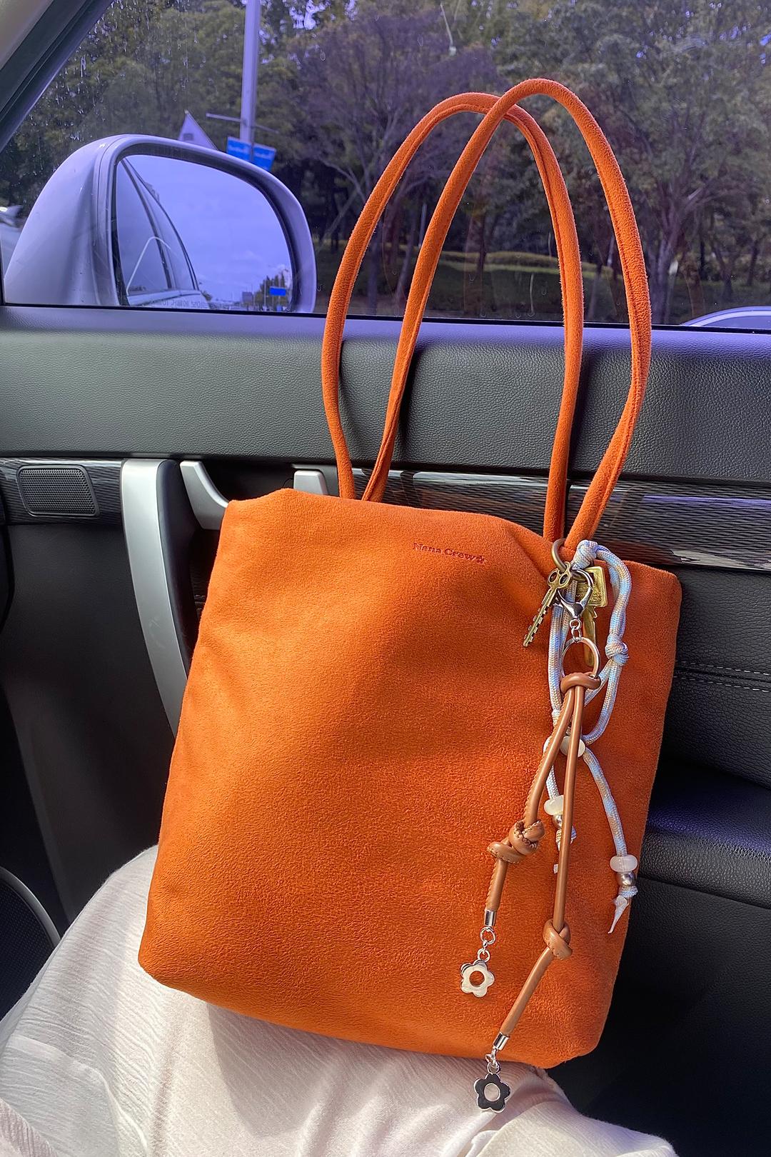 [10 Holiday] HOUSE SUEDE PADDING BAG - CARROT