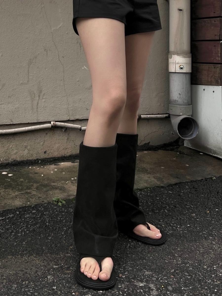 Folded Flip Flop Boots (black)