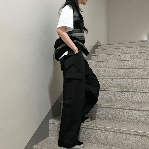 [조끼/니트] 포에버 루즈 레이어드 나일론 카고 쓰리피스 세트(니트,티셔츠,와이드팬츠)