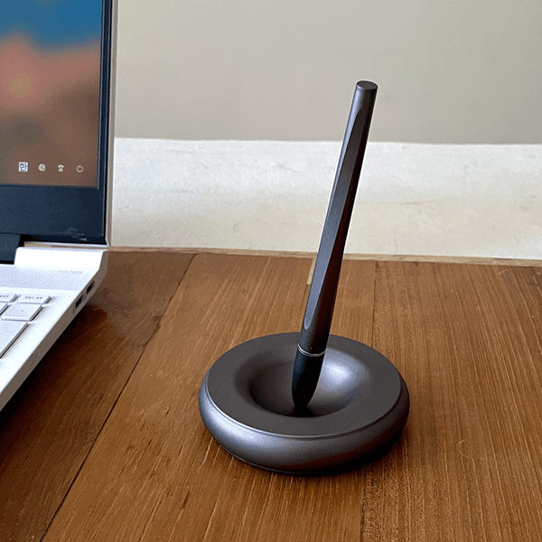 포리얼스 풀메탈 데스크펜 오브제