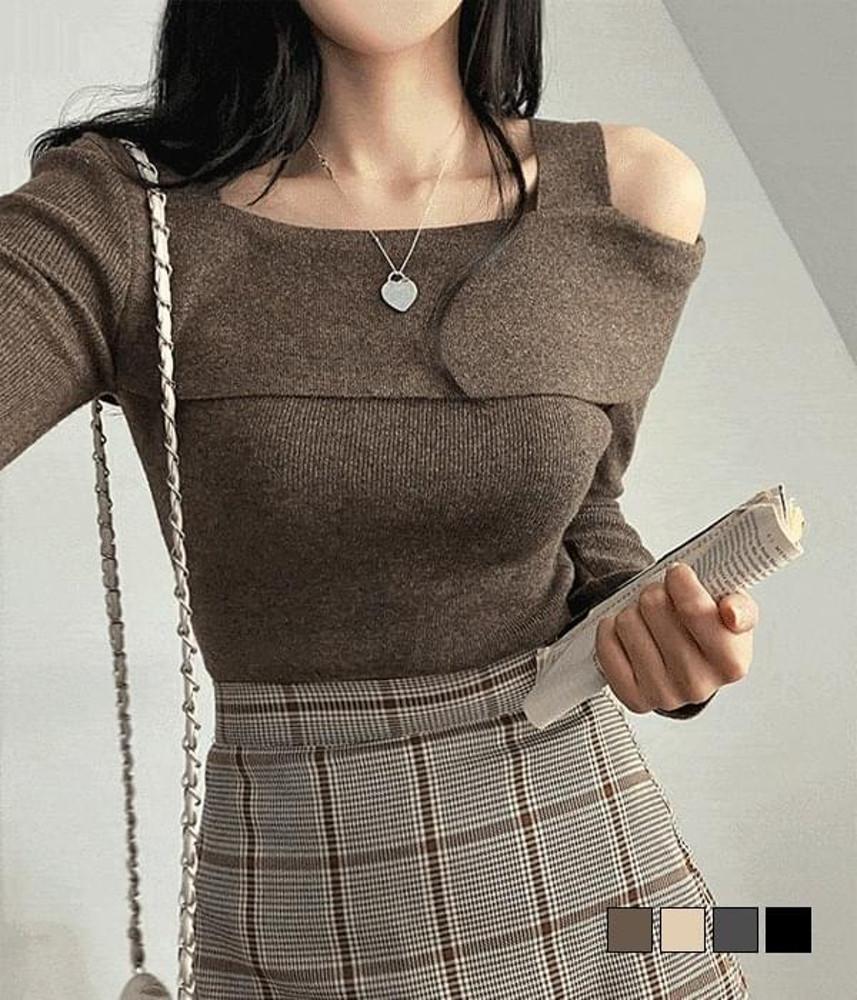 [기프티박스] 여리함 가득 원숄더 스트랩 오프 니트