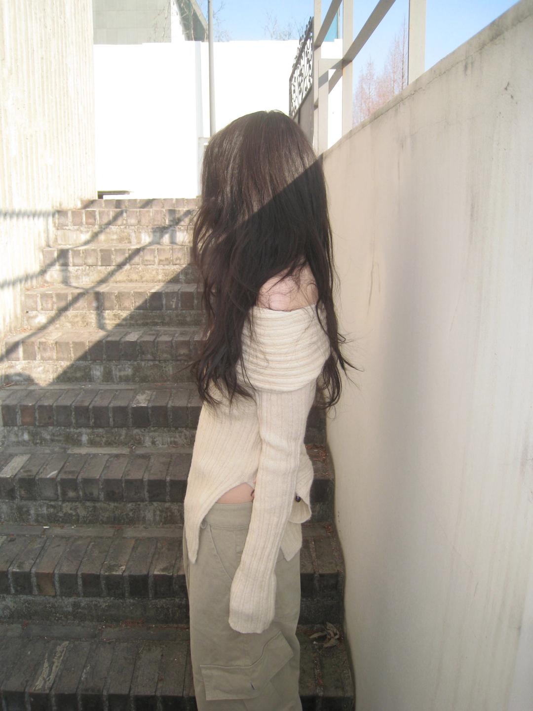 knof off-shoulder knit