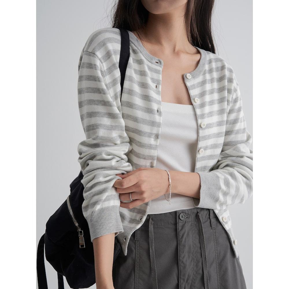 에잇세컨즈 캐주얼 스트라이프 카디건  라이트 그레이 (35595ALY22)