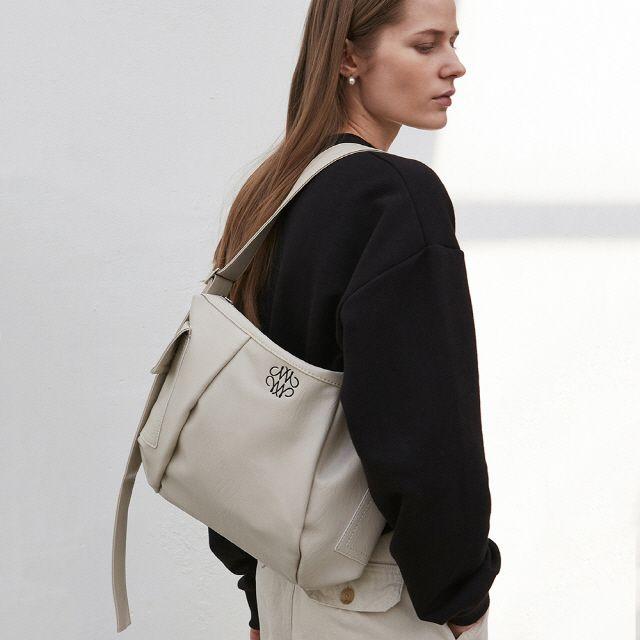 NICOLE LINE HOBO BAG_LIGHT BEIGE