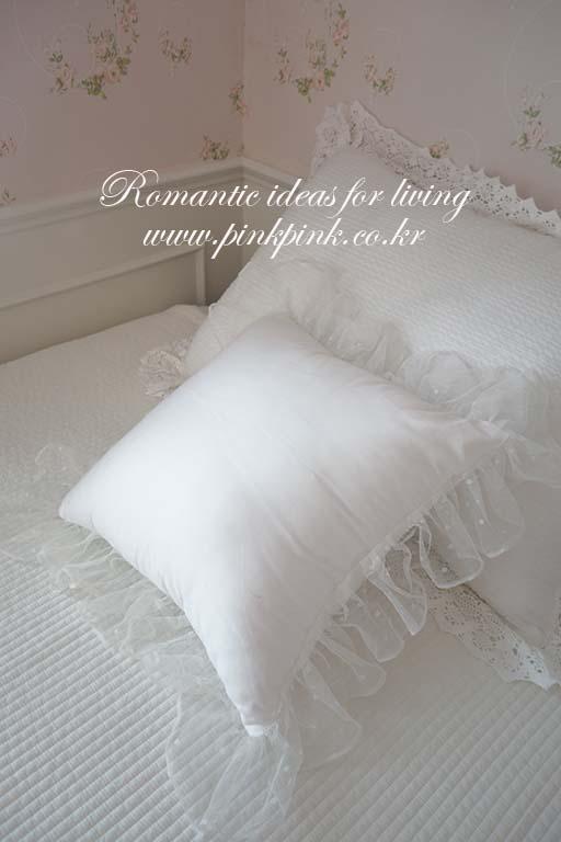 *도트 프릴 사각 쿠션