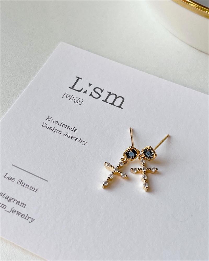 (925은침)  블루핀 십자가 귀걸이