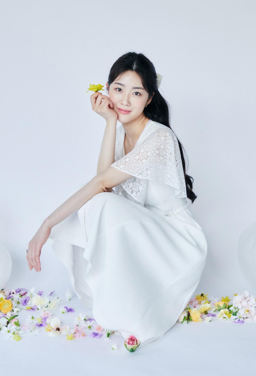 JJ지고트 레이스 케이프 메탈 버튼 원피스 (WHITE) GN6A0OP30