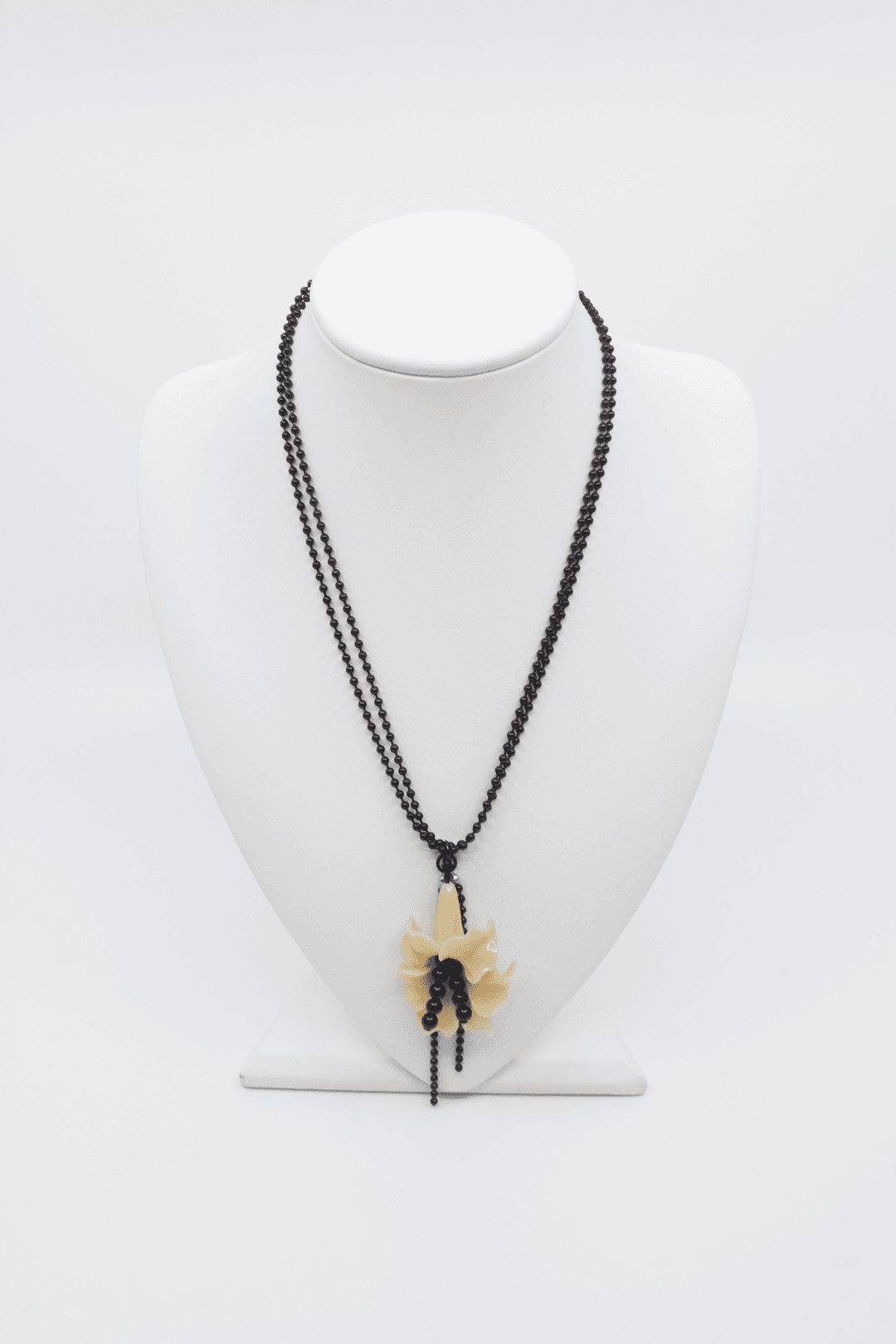 [Pink orchid house] Tropical flower necklace (Yellow)