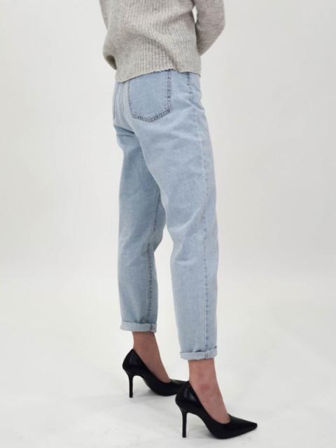 Distressed Straight Leg Jeans